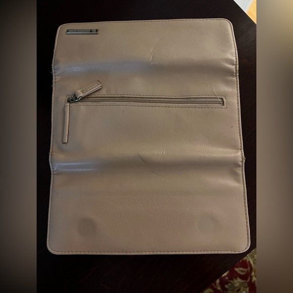 Kenneth Cole Reaction Wallet - Picture 4 of 8